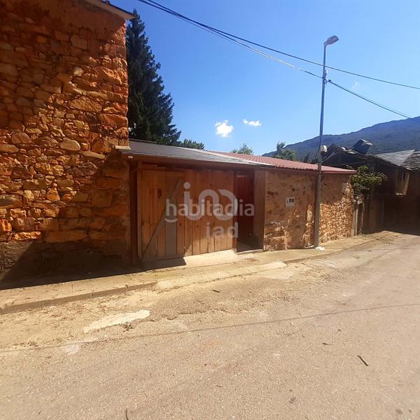 Foto 7b39f8bb-13f9-44e2-9281-87cdd2913b75. Casa amb aparcament a Castrocontrigo
