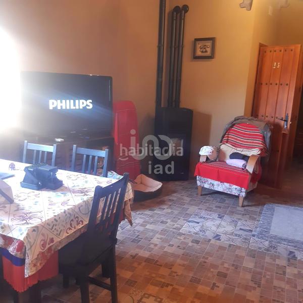 Foto a2456e61-3980-4d76-a43c-f6ae4daa81be. Casa amb aparcament a Castrocontrigo