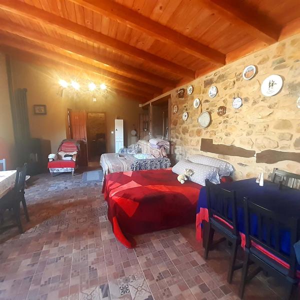 Foto bf5b26a6-c14e-460e-9f27-c6f8bc00bd0f. Casa amb aparcament a Castrocontrigo