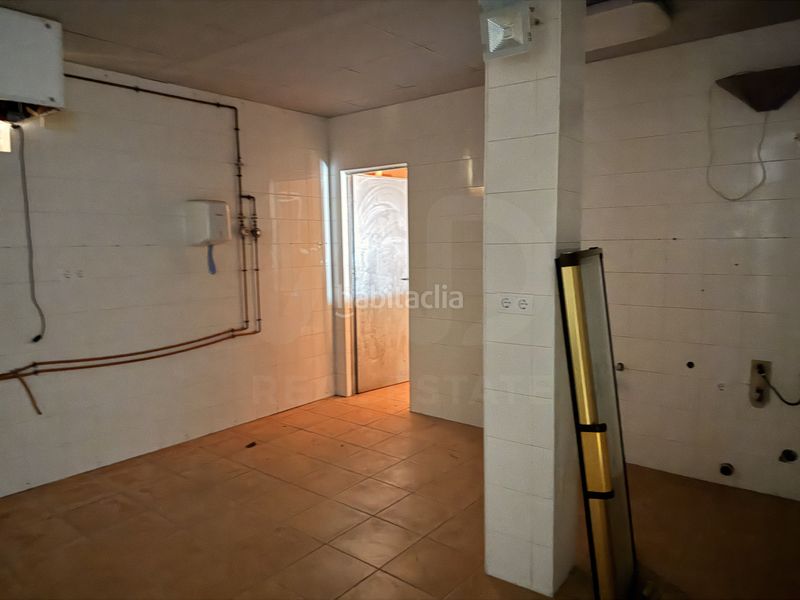 Foto 048d7f9f-49cc-4844-bb3b-485be4645c55. Local comercial a Planes d´Hostoles (Les)