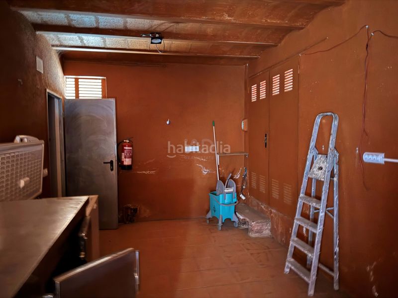 Foto 5d8e42ad-3919-4e97-9cc7-b69ec2110cf5. Local comercial a Planes d´Hostoles (Les)