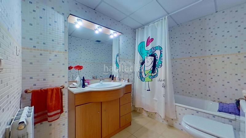 Foto f12bde02-2e57-46e5-aa99-4a18abf47db6. Casa amb calefacció aparcament a Centre Vendrell (El)