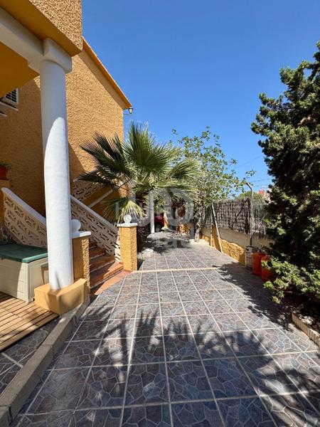 Foto 0251c6d9-c0cb-4d59-873a-b47f7ded99f0. Casa amb calefacció aparcament piscina a Pueblo Español-Coveta Fumá Campello (el)