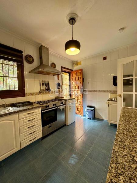 Foto c43d4475-32ef-446c-be5b-d53686013bad. Casa amb calefacció aparcament piscina a Pueblo Español-Coveta Fumá Campello (el)