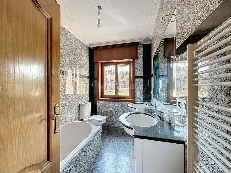 Foto 0fb88f96-e365-41de-aac5-ddd7e574e688. Casa en lugar vilar 32 en Vilalonga Sanxenxo