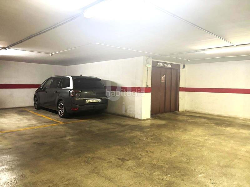 Foto 0d40065d-f70d-45f9-b2f5-e8cc0d4e4a2d. Parking coche en Centro Urbano Dénia