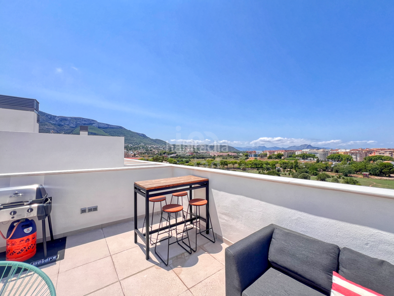 Foto b03495f4-07a8-4662-884e-cebcb1c82d06. Location attique avec parking piscine dans El Montgó Dénia