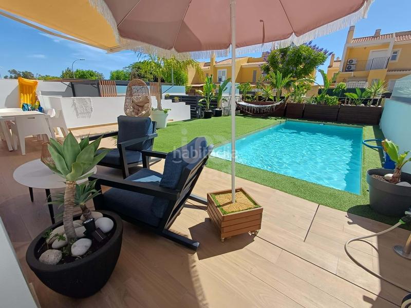 Foto bff16964-c99b-4986-a194-cd7c1276bfc7. Chalet con riscaldamento parcheggio piscina in Pueblo Español-Coveta Fumá Campello (el)