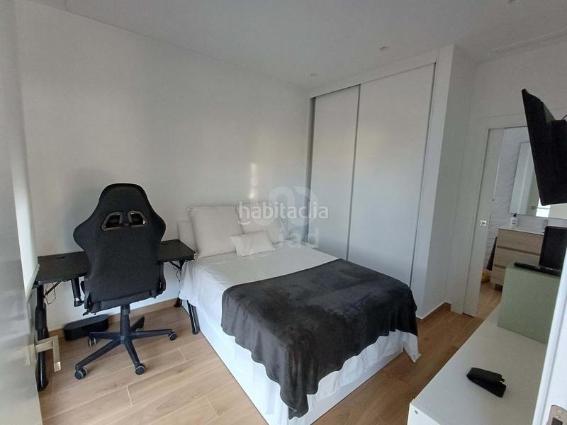 Foto f577565c-8db8-425d-be44-d23a137a3938. Chalet con riscaldamento parcheggio piscina in Pueblo Español-Coveta Fumá Campello (el)