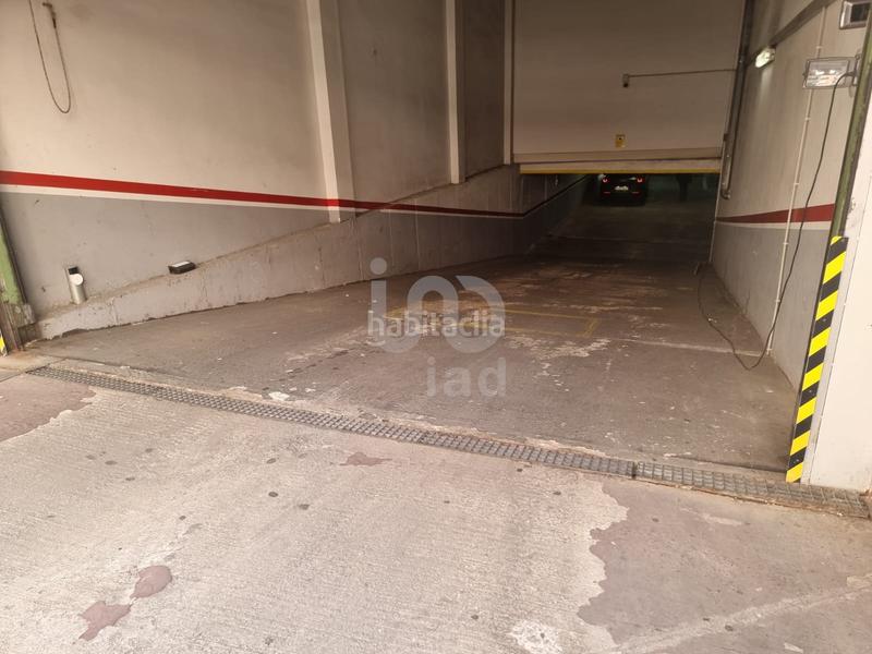 Foto 0afaf627-d787-4005-bb20-5699c5c53270. Parking voiture dans Centre Reus