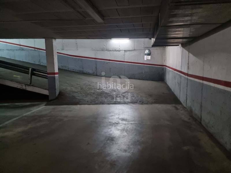 Foto a05ec9e6-cf6e-40f1-aba9-06195e3f624a. Parking voiture dans Centre Reus