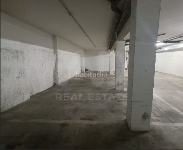 Foto e3bacb66-90d2-43e4-8427-3c041a1c0626. Parking voiture dans La Geltrú-Sant Jordi Vilanova i la Geltrú