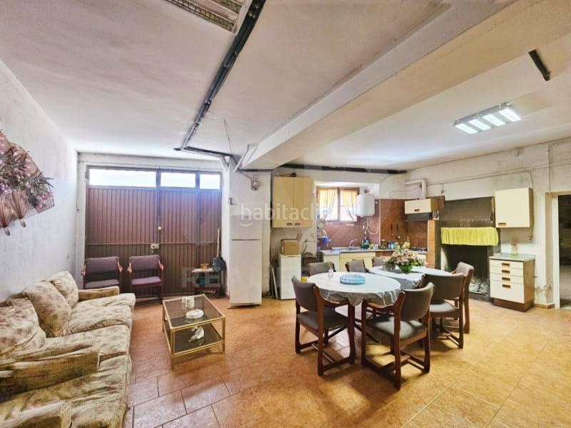 Foto f4f1fd59-fd20-4d1a-be1e-dc0c66ce933b. Edifici a Valjunquera