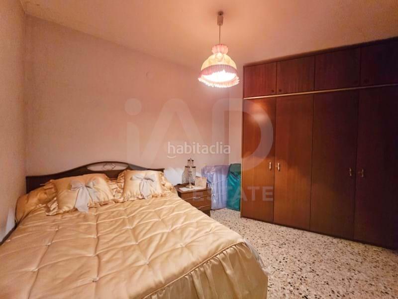 Foto f5ee7734-6a83-49a4-96a2-6cbf1e02fc93. Edifici a Valjunquera