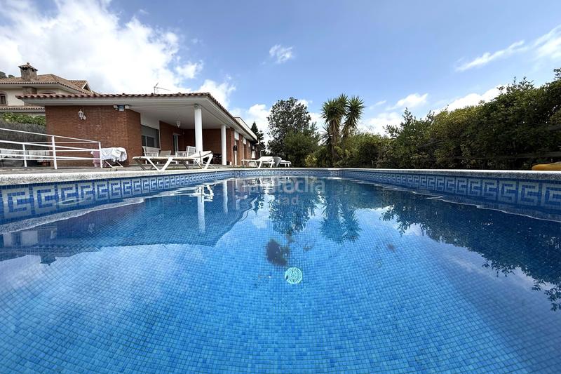 Foto 20061713-1c86-4d36-81ca-67f92911e53f. Chalet con riscaldamento parcheggio piscina in Nucli Urbà Argentona