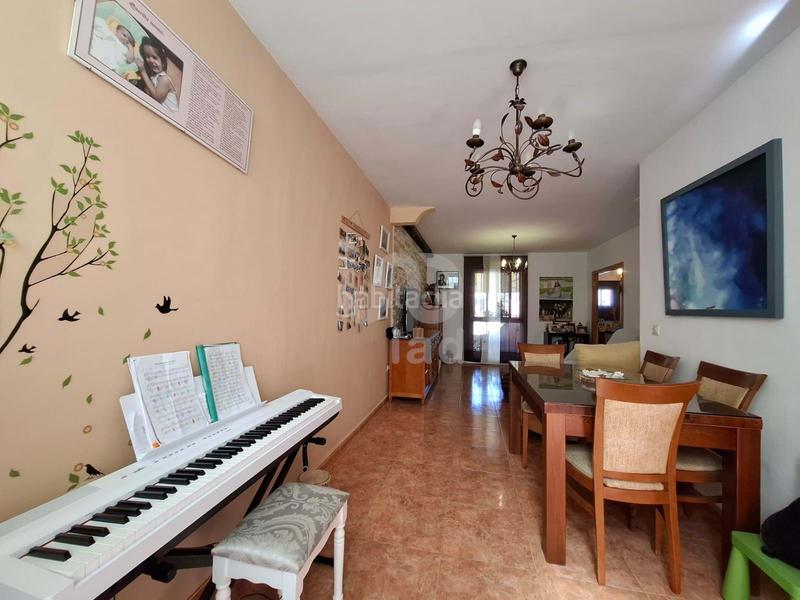 Foto 19ed682c-a91e-4bdb-b8f7-0b1dceb39075. Casa pareada en Taberno
