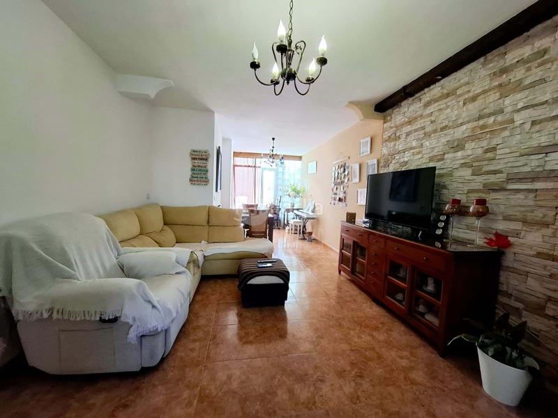 Foto 38101ac2-d446-4a6c-9fab-e40c7579e663. Casa pareada en Taberno