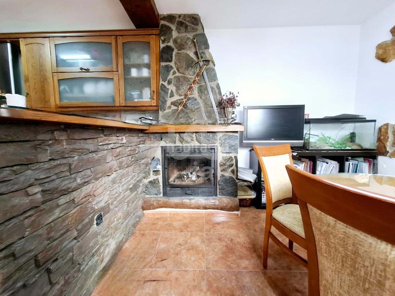 Foto 9c119d3d-69a2-417a-a09e-6d1664cf9820. Casa pareada en Taberno