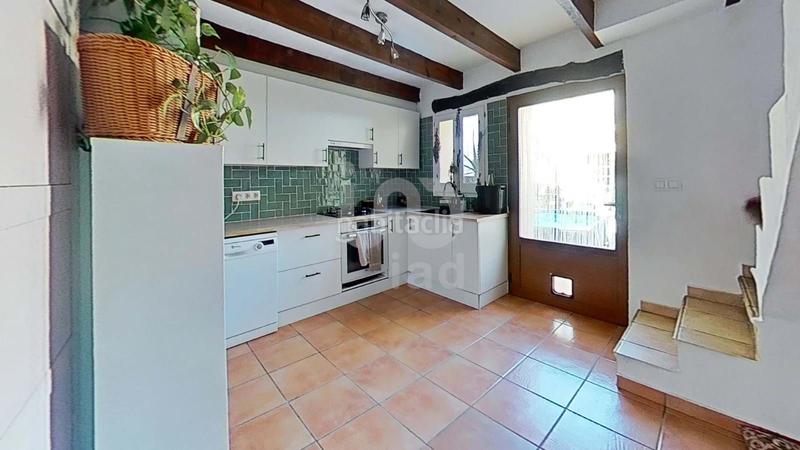 Foto f0d81be0-5ad8-4721-be32-71290bc21e02. Edificio en Xaló