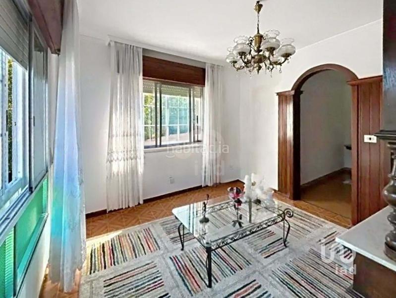 Foto b5c5861b-234f-4b69-97fc-09b8666b285c. Edificio in Cuntis