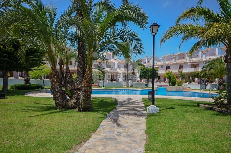 Foto 31ee5f98-9d32-4306-b4b6-bac6491bf7a5. Casa aparellada amb calefacció piscina a Monte Faro-Altomar II Santa Pola