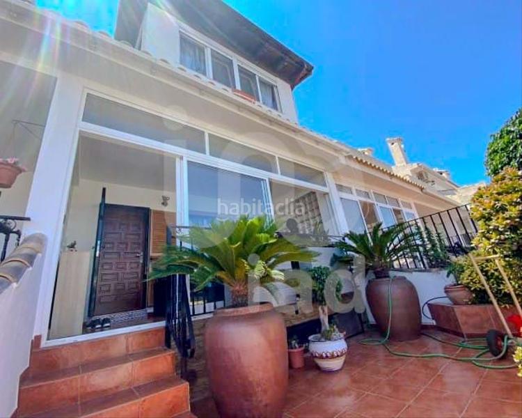 Foto 76089bdc-0d8b-428f-8c11-c8990264f295. Casa aparellada amb calefacció piscina a Monte Faro-Altomar II Santa Pola