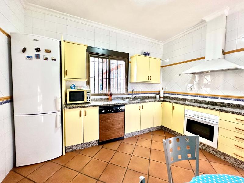 Foto 14a4541a-2002-41d7-8005-d700582047ff. Casa con parcheggio in Lepe