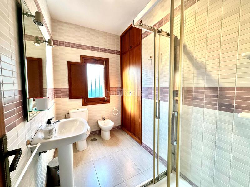 Foto eade4c64-6f7f-490f-b412-24677e010a9e. Casa con parcheggio in Lepe