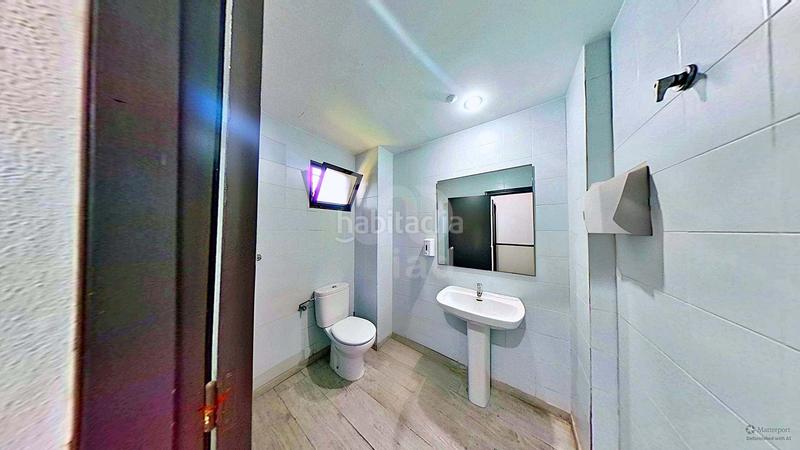 Foto c864fb46-36ab-4cc2-a0c6-eca8572e224f. Traspaso local comercial en calle san bartolomé 21 21 en Campello (el)