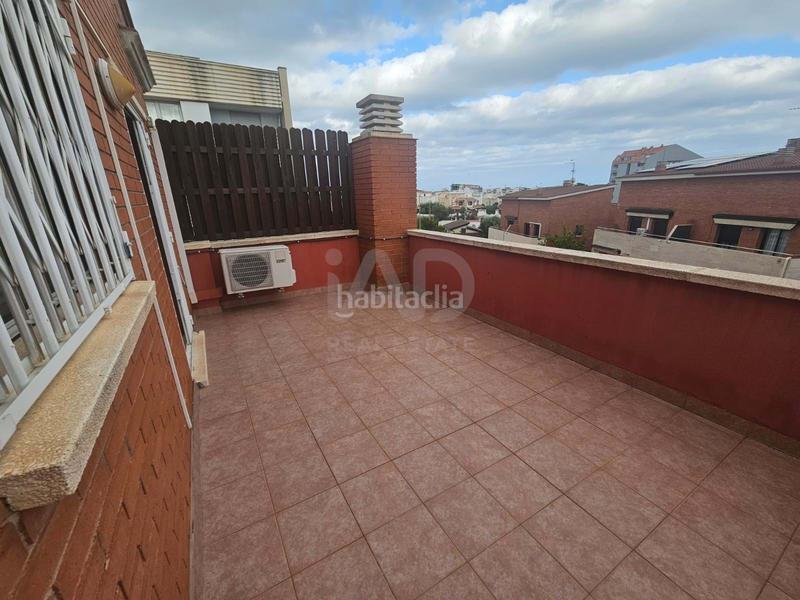 Foto 488dafd4-9ca9-4c7c-90cb-dbe7f64d407a. Doppelhaus mit heizung parking pool in Cunit residencial Cunit