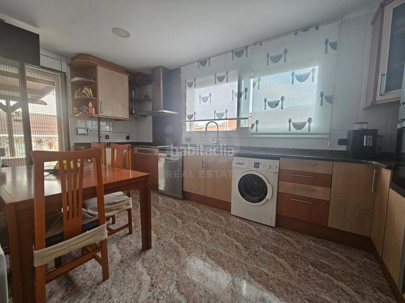 Foto b98fd5d9-6592-47f4-9162-484fd89f29d0. Doppelhaus mit heizung parking pool in Cunit residencial Cunit