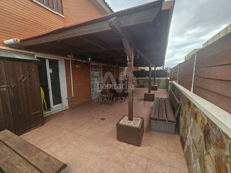 Foto 3848593d-6c77-4724-ab1d-fe37f6adb77a. Towny house with heating parking pool in Cunit residencial Cunit