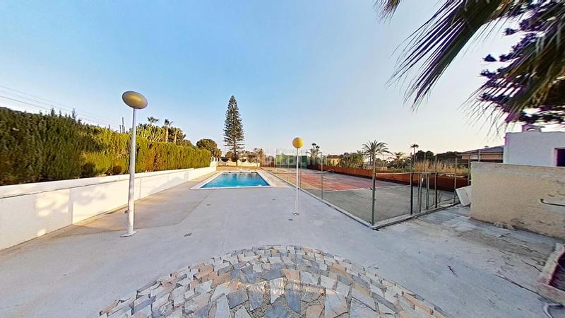 Foto 0225ea99-65a3-4aa5-b669-5dfe4e475b26. Chalet con riscaldamento parcheggio piscina in Peña de las Águilas Elche / Elx