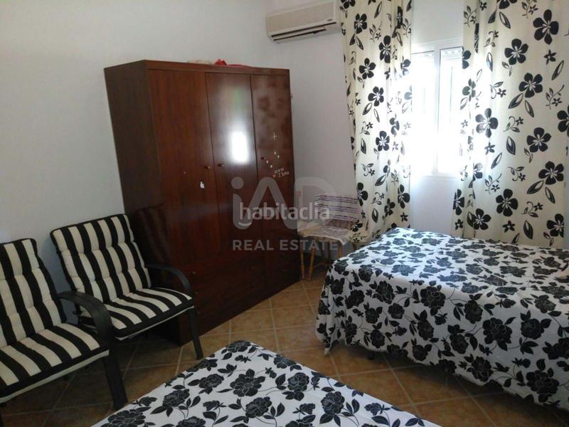 Foto 41b12dc2-20b0-4bbc-bebf-aaee4d959f94. Finca rústica en Lora del Río