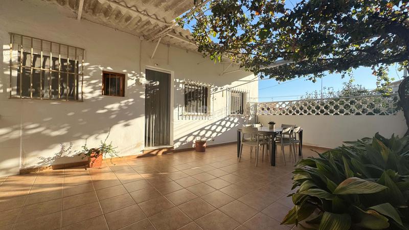 Foto 50d3957a-7a37-4b35-b56d-26514552c6bb. Casa aparellada a Les Bassetes - El Marjal Dénia