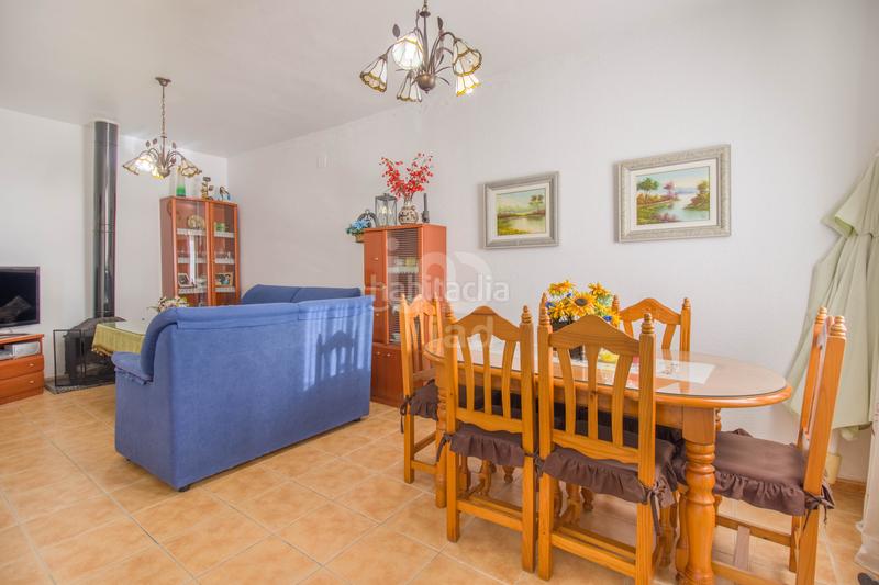 Foto c93d646a-f396-4118-8c57-e68d65bdf862. Casa aparellada amb calefacció a Calañas