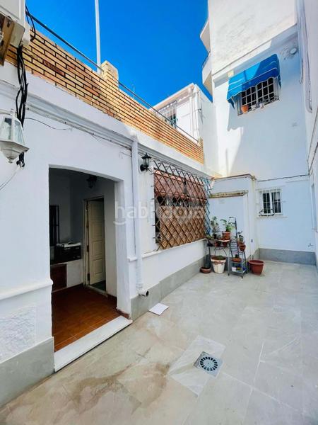 Foto d949ce1d-1033-4f52-98d9-f9dbd8d0daee. Pis amb calefacció a Barrio del Nervión Sevilla