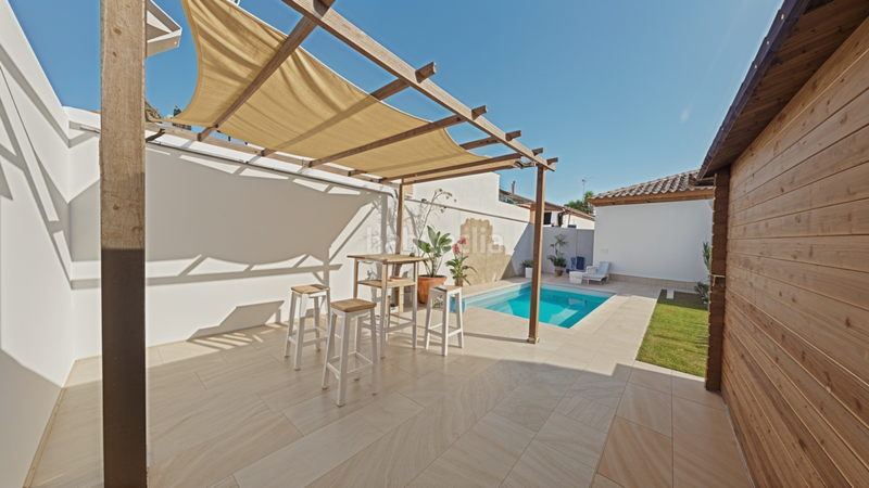 Foto 803647e8-7a29-47a4-a606-c9ba42bae794. House with heating pool in Los Gallos Chiclana de la Frontera