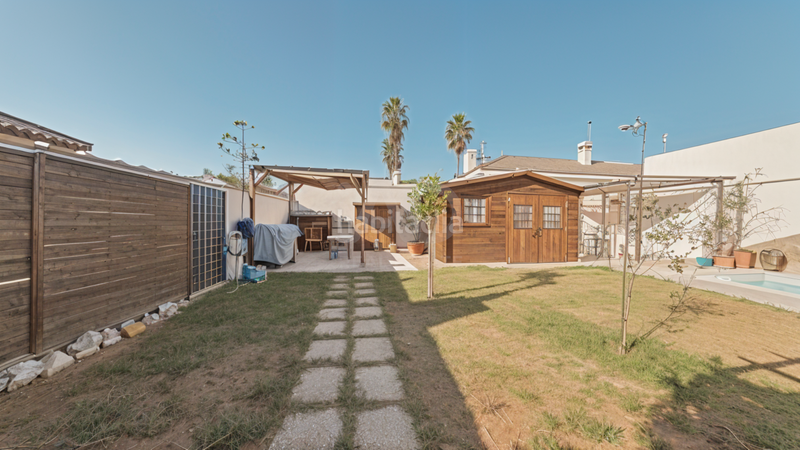 Foto b1d96c09-f6e4-420a-bdd5-25cb7723b364. House with heating pool in Los Gallos Chiclana de la Frontera