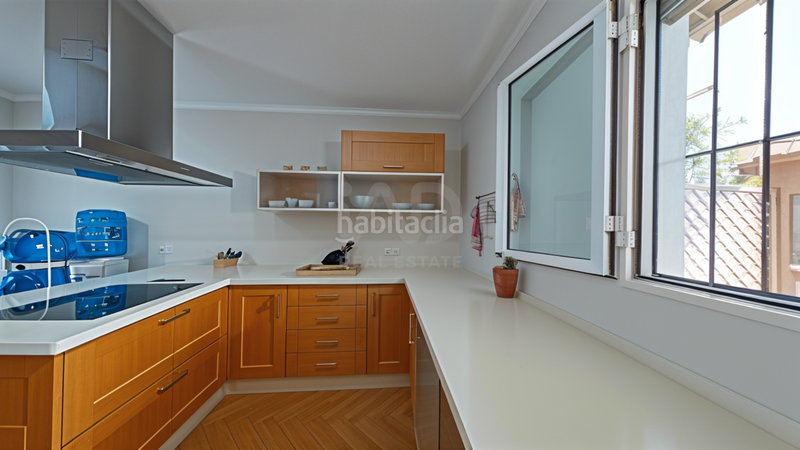 Foto e586ef9a-afe7-419e-9d95-c88c0b0f9677. House with heating pool in Los Gallos Chiclana de la Frontera