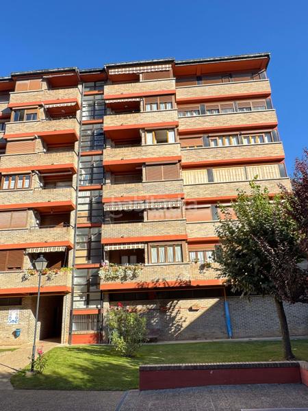 Foto edc19750-8326-4dd2-82b6-5c3c5a718913. Pis amb calefacció piscina a Centro - Llano Samper Jaca