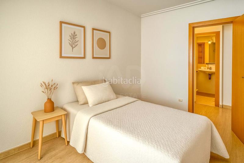 Foto 5ab42dbf-c79d-463e-ae44-2f18796164d2. Piso en calle san sebastián 2 en Playa Muchavista Campello (el)