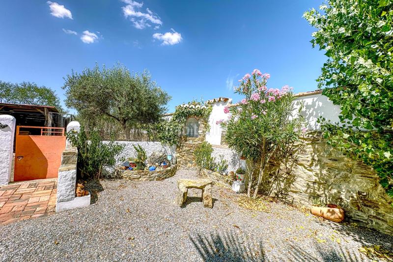 Foto 350dd0ab-fa36-40fb-a186-edb146c12fee. Edificio en Granja de Torrehermosa