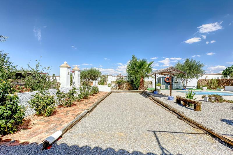 Foto 58c93978-ec3f-40f9-a80c-36db9982b151. Edificio en Granja de Torrehermosa