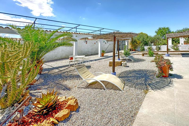 Foto b8962996-c358-4d02-8b9c-33738d6d4393. Edificio en Granja de Torrehermosa