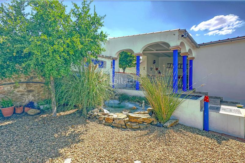 Foto e2a13cf0-ed3a-4adb-83aa-544c1c226904. Edificio en Granja de Torrehermosa