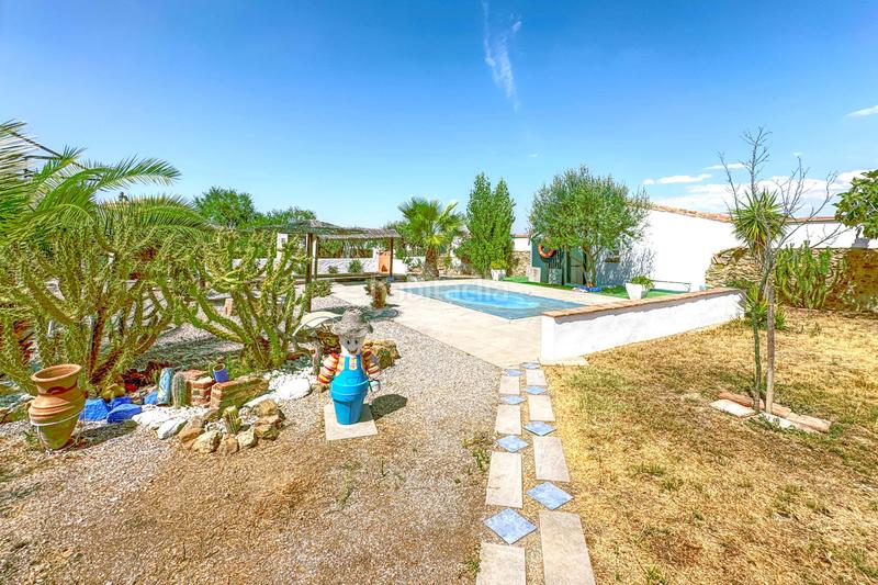 Foto e6cfcfad-778e-4b66-9c89-611b408f5ea8. Edificio en Granja de Torrehermosa