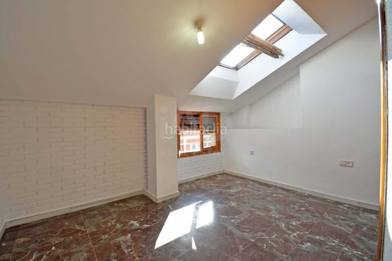 Foto b0d2ab8e-73f2-4062-bc3a-bb514ead3956. Maison avec parking dans Sax