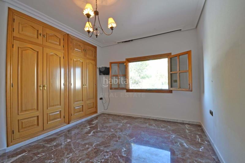 Foto c4c0bd90-5fff-4f1a-8548-342f722d0f63. Maison avec parking dans Sax