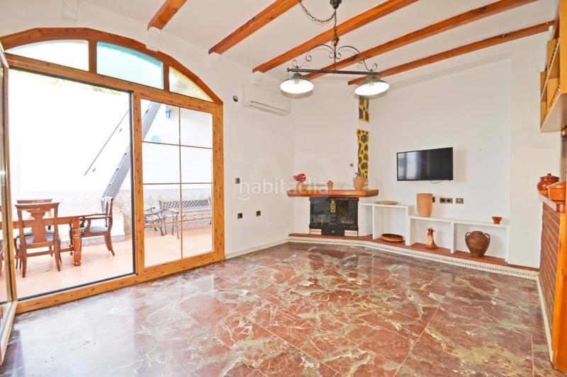 Foto c969fbbb-a1a7-4668-bd43-f4df69859208. Maison avec parking dans Sax